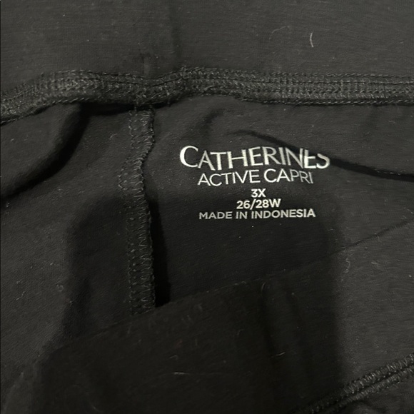 Catherine’s Active Capris - Picture 2 of 4
